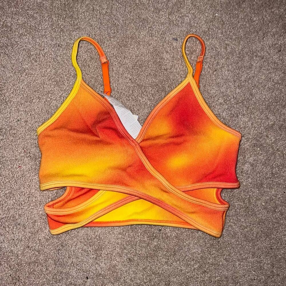 New Fabletics Cloud Seamless Cut Out Wrap Bra size M - Picture 4 of 7